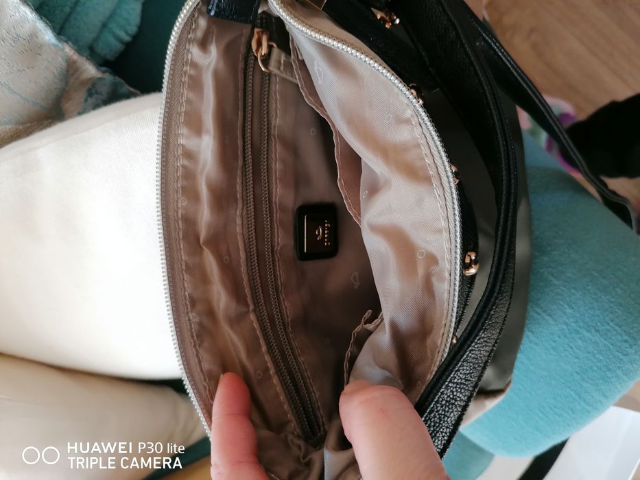 Vând geanta Carpisa