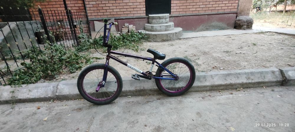 Стильный BMX Kenstone для трюков и катания