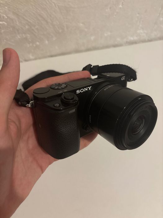 Cameră Sony a6000