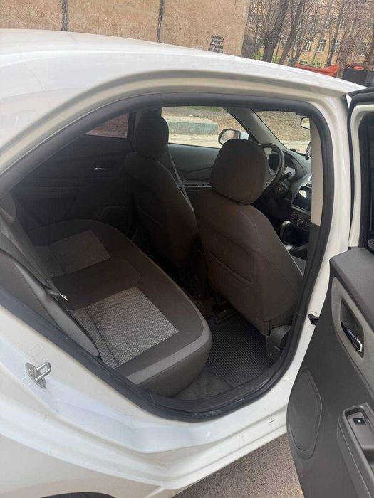 Продам кобалт ат 2022 год цвет белый,  метан