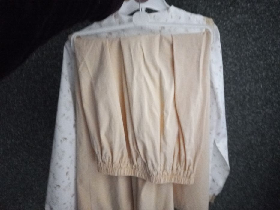 Chiroyli kiyim 1 2marta kiyilgan xolos deyarli yangi