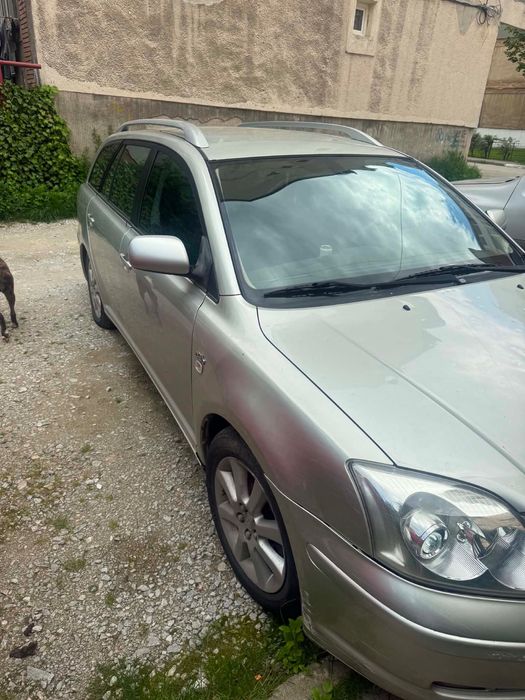 Auto Toyota Avensis 2004