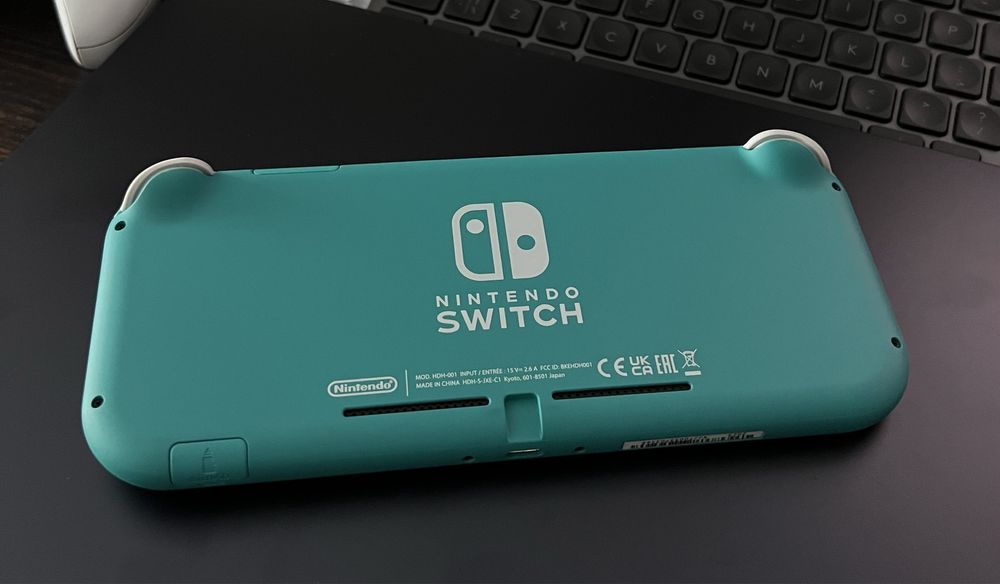 Nintendo Switch Lite + card + husa