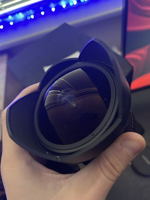 Обектив Samyang 8mm f/3.5 UMC Fish-Eye CS II за Canon