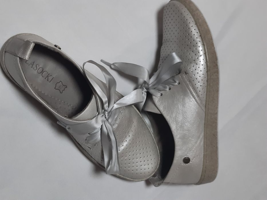 Incaltaminte din piele naturala