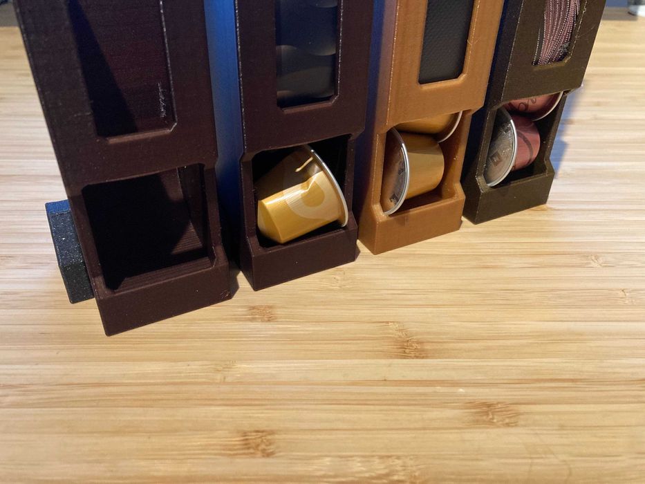 Dispenser Capsule Cafea Nespresso din Pigmenti de Vin, Alge sau Porumb