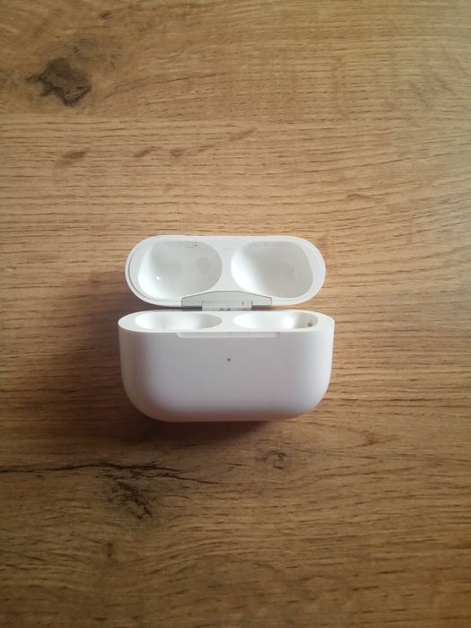 Продам Кейс Apple Airpods pro 1 Original 100 %