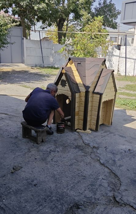 Вольер с будкой. Теплый очень.