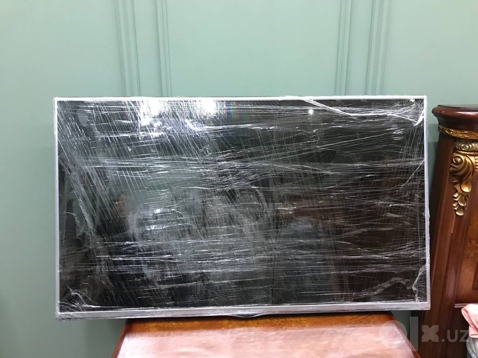 Televizor sotiladi qirilgan joylari yoq