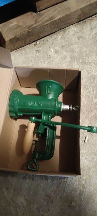 Ръчна мелачка - чисто нова