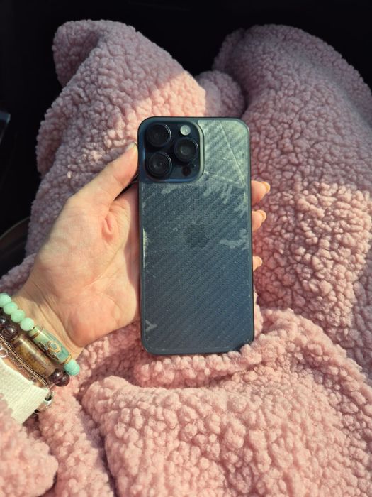 Продам телефон 15 про макс