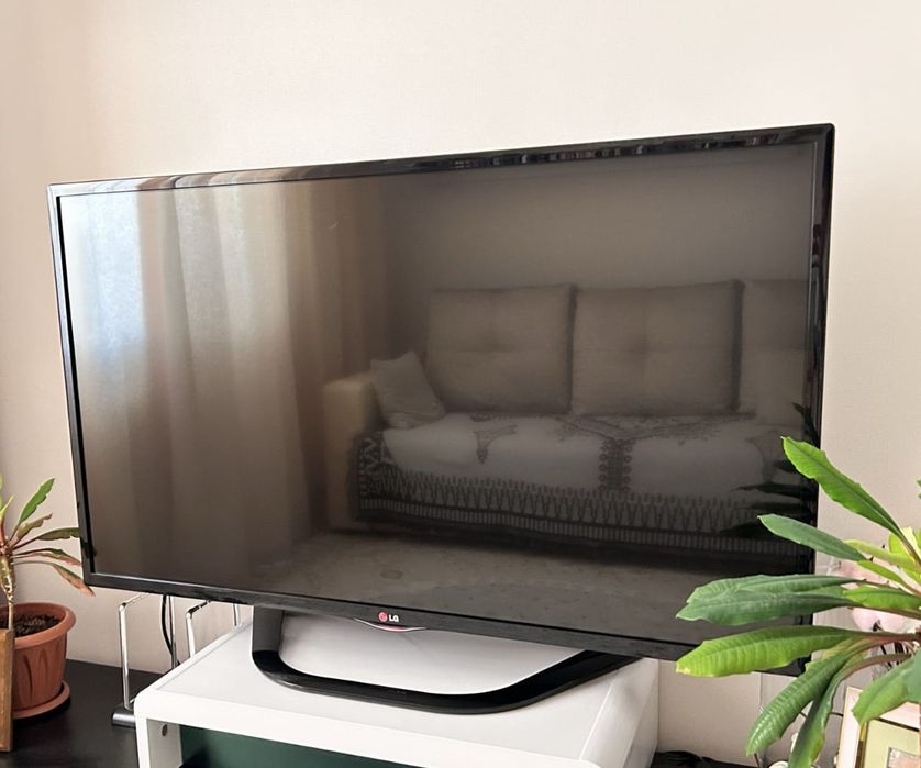 Смарт телевизор LG 120 см WiFi YouTube