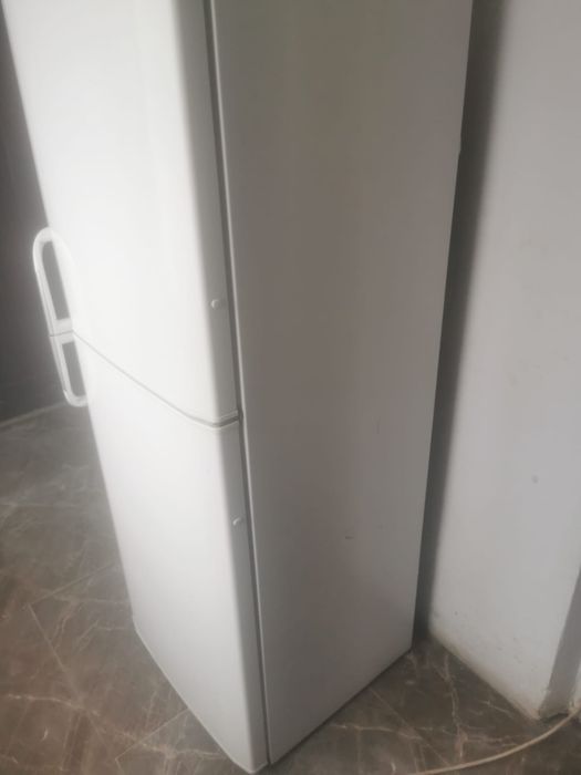 Vând urgent frigider arctic