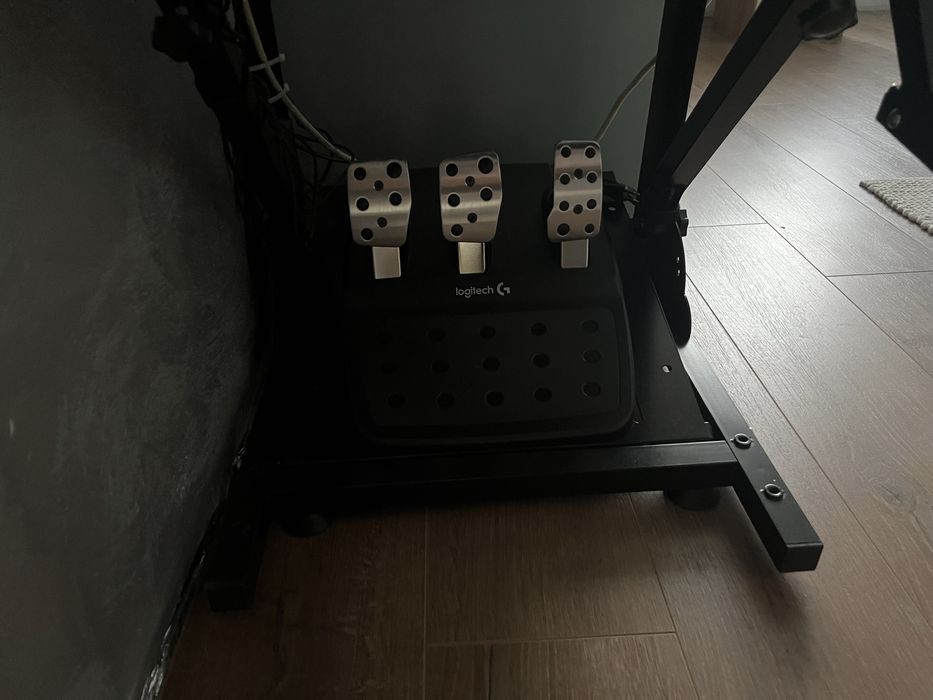 Logitech g29 със стойка
