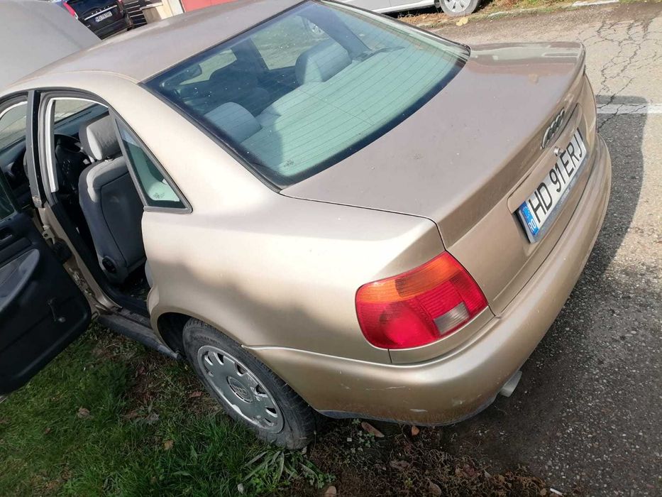 Vand Audi A4 benzina