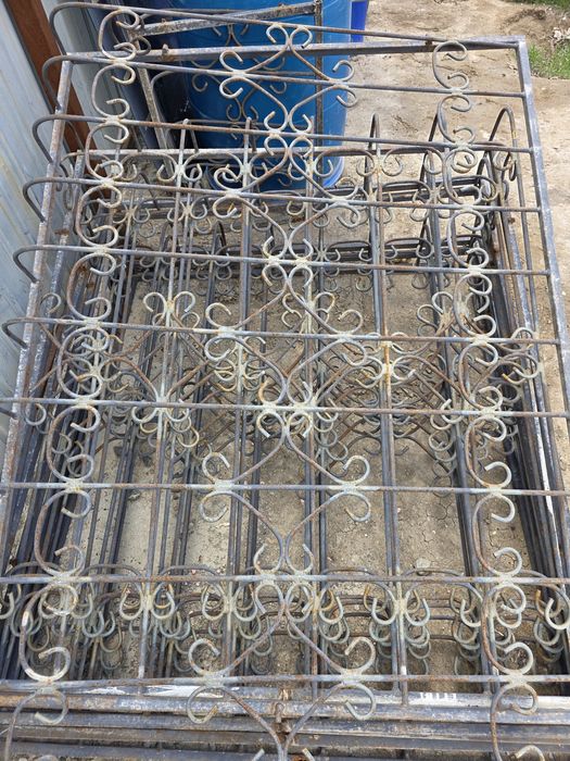 СРОЧНО Продам кованые решётки.
Крепкие, с узором, есть ржавчин