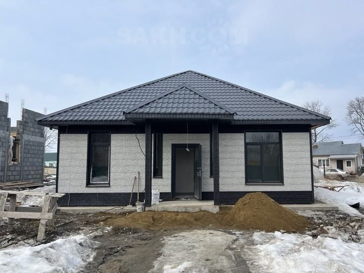 Vand case pe structura metalica cu pereti din panouri sandwich termoizolante