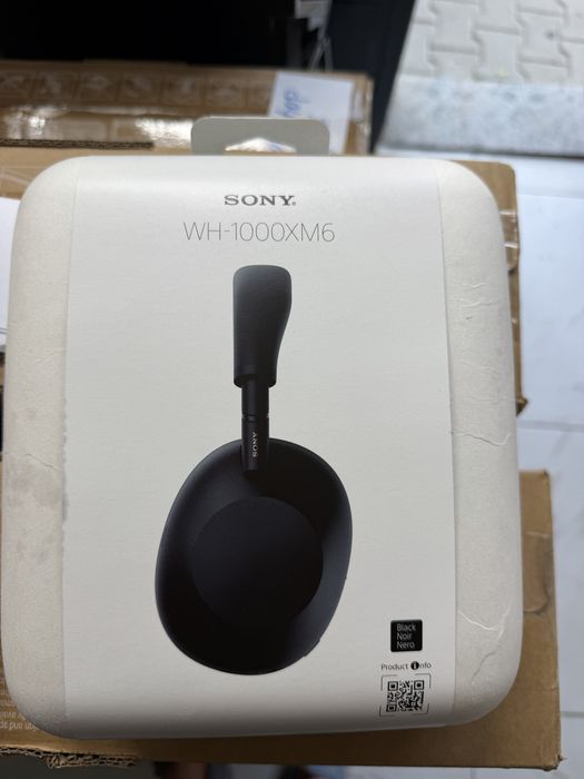 Sony WH-1000XM6.