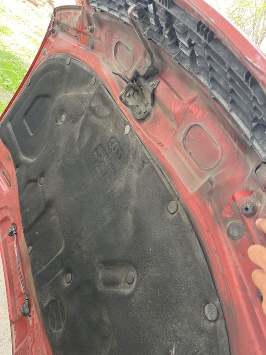 Ауди а4 б5 продаеться капот и бампер перед