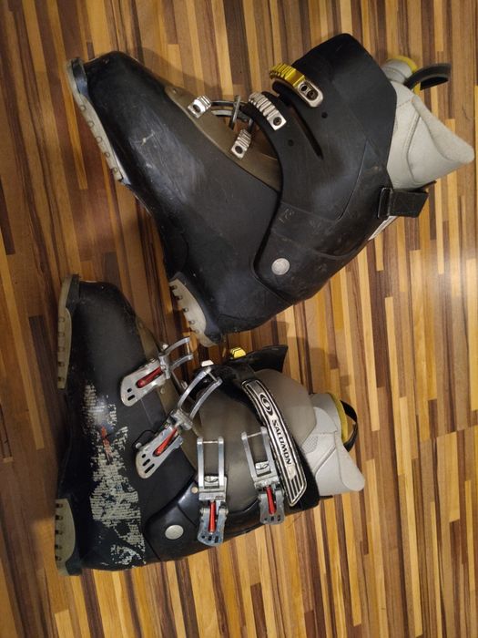 Clapari salomon nr 29 pt 46 cu sosetele decupate in zona gleznei