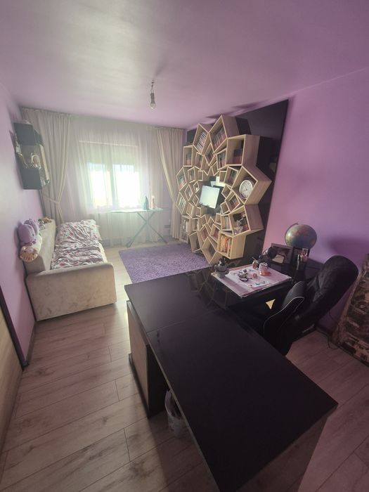 Vand mobila de birou făcută la comanda