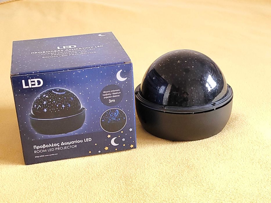 Proiector LED pe baterii - stele/luna proiectate static sau in miscare