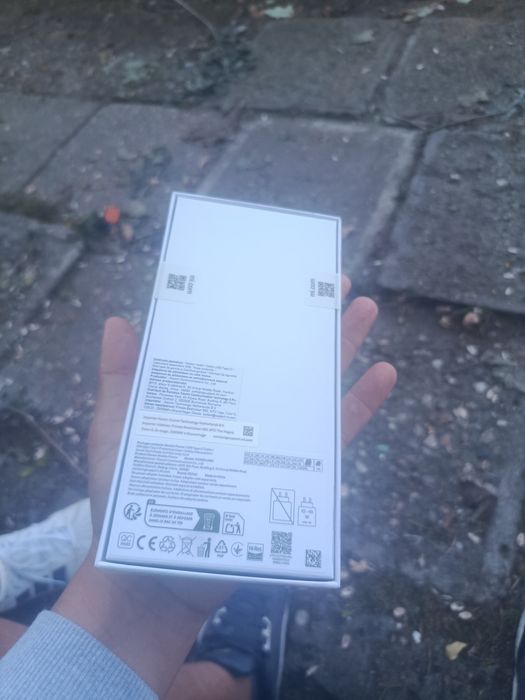Vând telefon nou in cutie