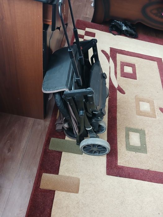 Коляска прогулочная