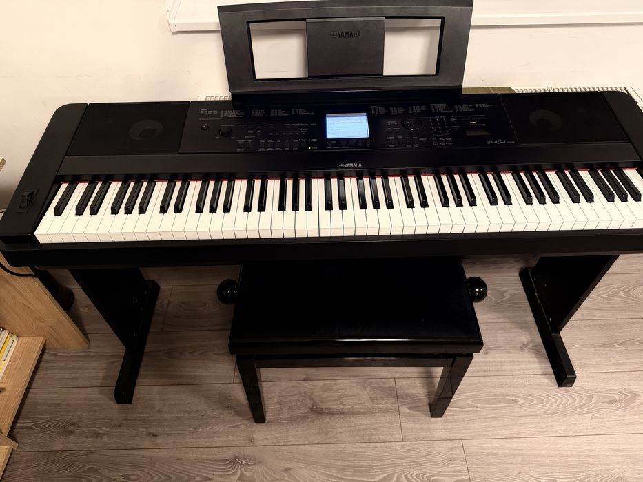 Yamaha DGX-660 + pachet complet (scaun + pedală + stativ)