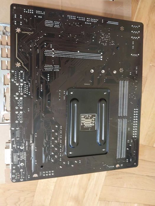 AMD Ryzen 5 3600 + Gigabyte B450M S2H + 16GB 3200Mhz DDR4