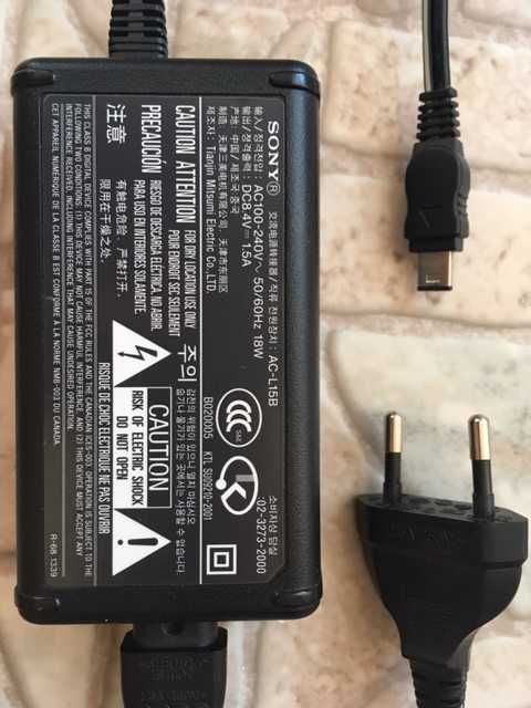 Устройство зарядное Sony AC-L15B adapter