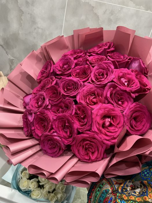 Метровые розовые розы срочно продаю