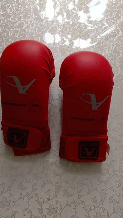Продам перчатки для каратэ