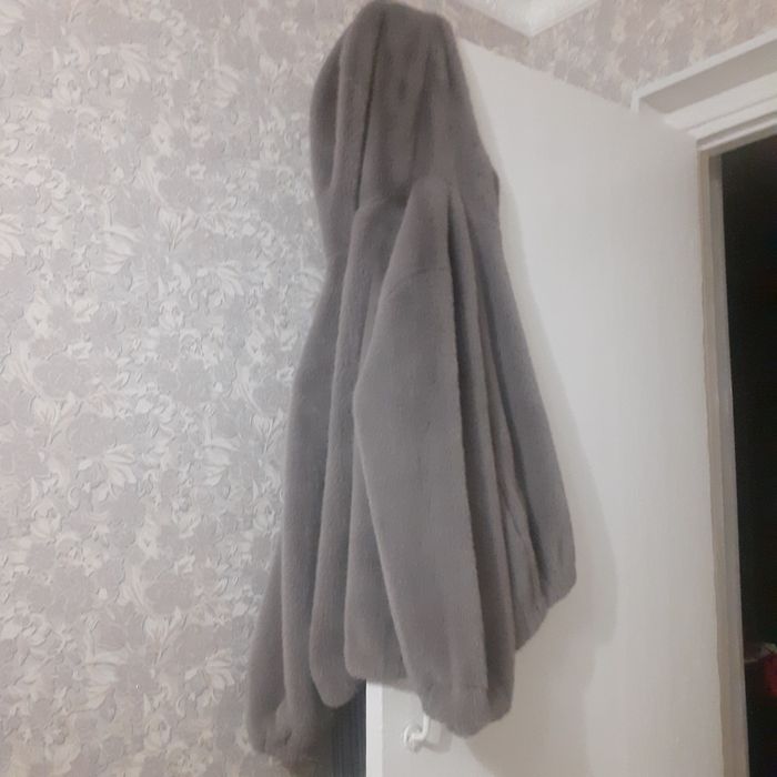 Шуба пушистая, пуховик