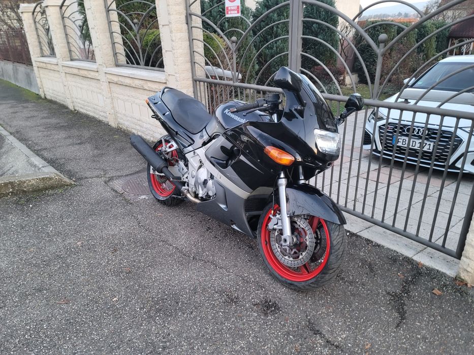 Vând Kawasaki ZZR600