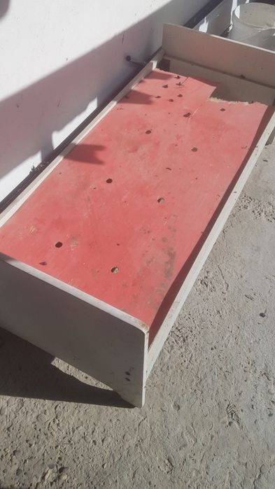 Bolalar krovat sotiladi