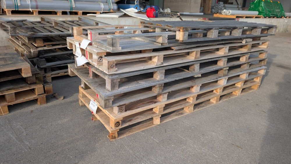 Подарявам стари палета и опаковачна дървесина, използвани плочки