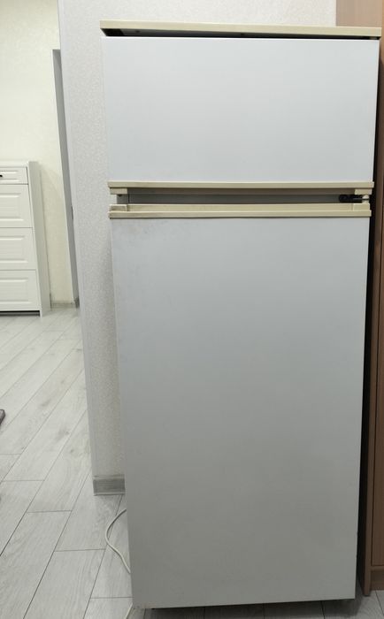 Холодильник продается в отличном состоянии СРОООЧНОО
