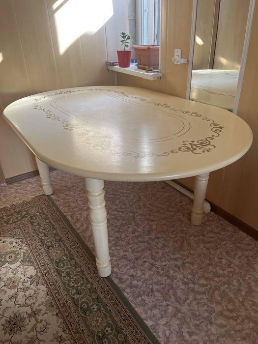 Продам стол без стульев