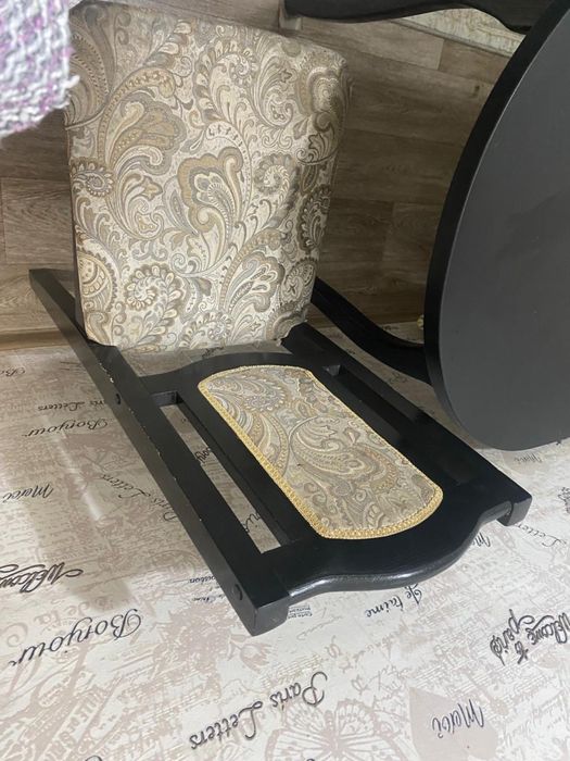 Продам стол кухонный