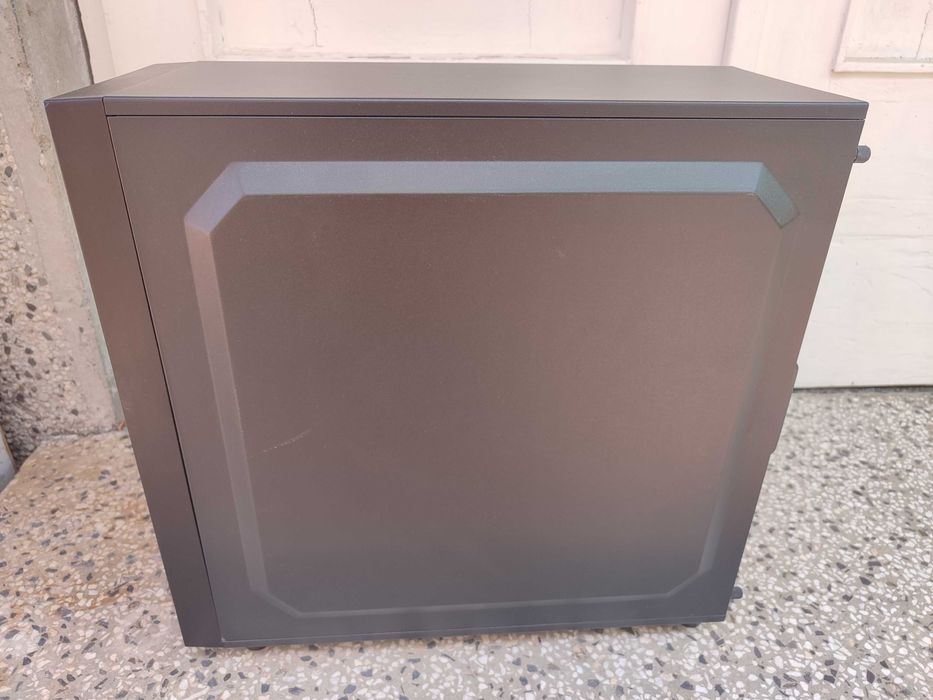 Кутия за настолен компютър