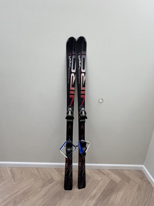 Продам лыжи горные и ботинки