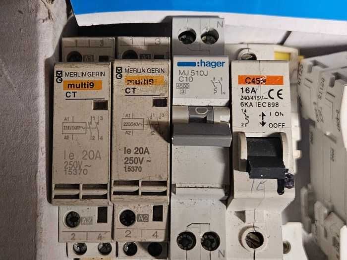 Contactor Schneider 25A , Gerin 20A , temporizator 220V