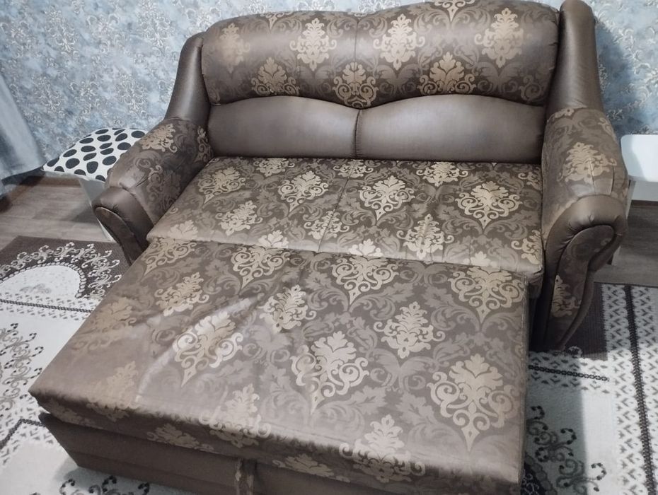 Продам диван кожаный