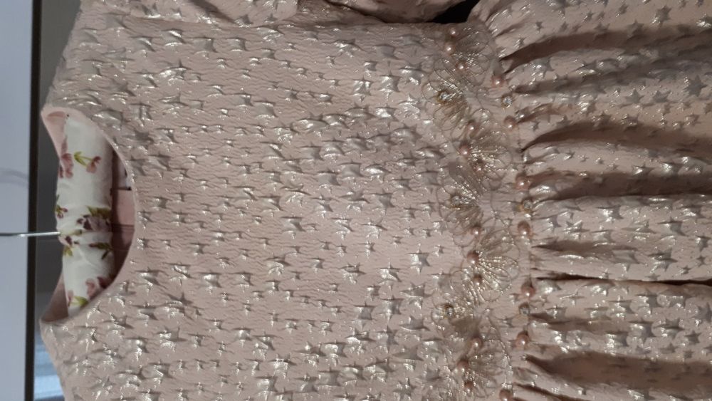 Продам для девочки платье.