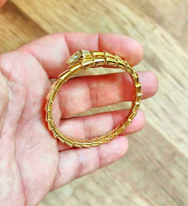 Bvlgari Serpenti гривна, Гъвкава гривна „Змийски роб“ с цирконии