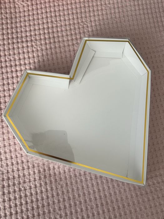 Коробка для клубники в форме сердца