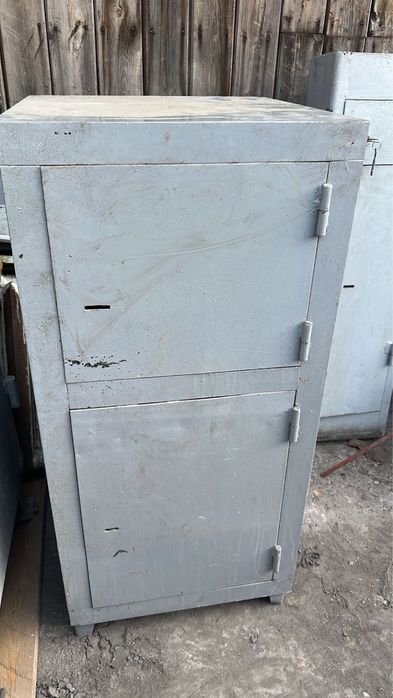 Продам металический сейф