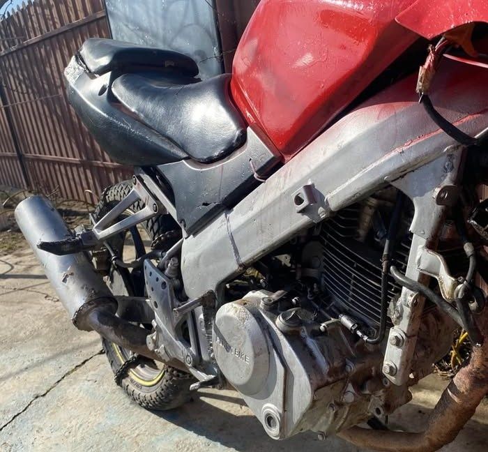 Vând cross de 200 cc