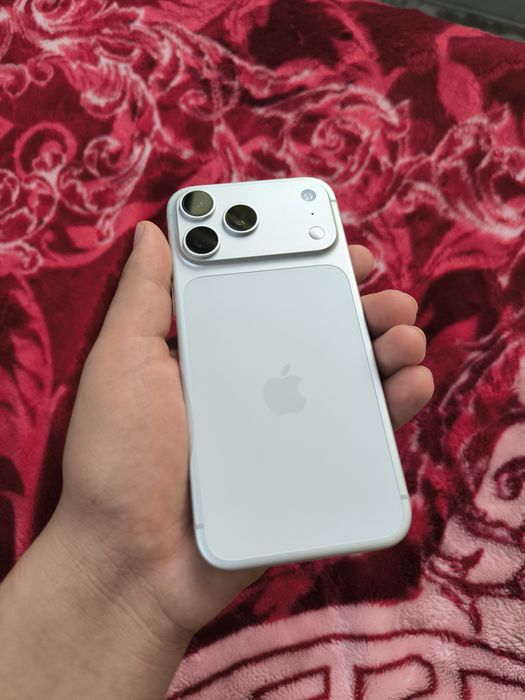 iPhone 17 Pro Max Silver